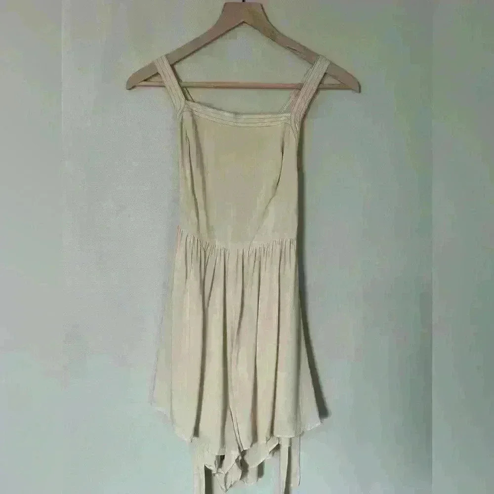 NWT Tan romper with a criss crossed open back - Picture 12 of 16